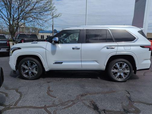 2024 Toyota Sequoia Capstone