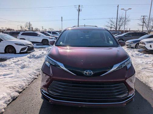 2022 Toyota Sienna Limited