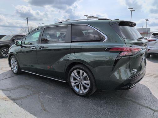 2022 Toyota Sienna Platinum