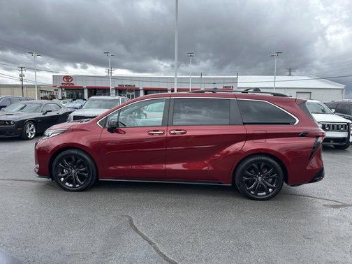 2023 Toyota Sienna XSE 7 Passenger