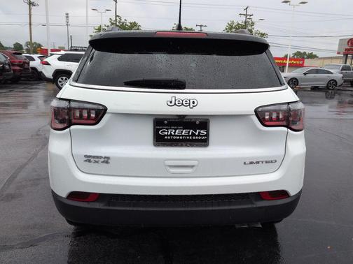 Bright White Clearcoat 2022 Jeep Compass Limited