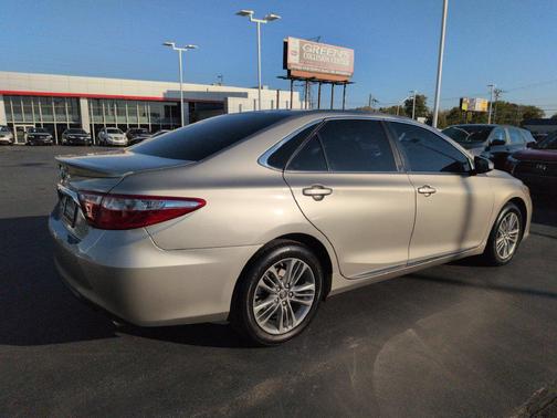 Creme Brulee Mica 2017 Toyota Camry SE