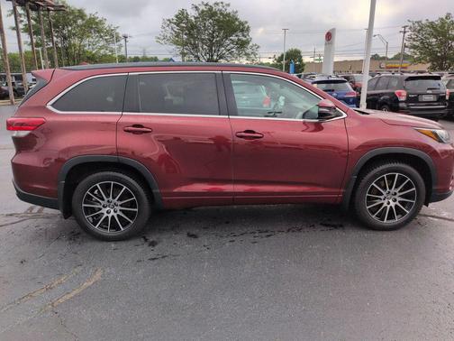 Salsa Red Pearl 2017 Toyota Highlander SE