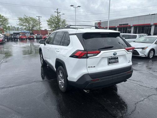 2022 Toyota RAV4 Hybrid XLE