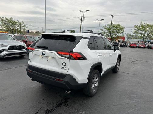 2022 Toyota RAV4 Hybrid XLE