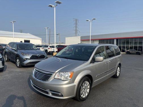 2016 Chrysler Town & Country Touring