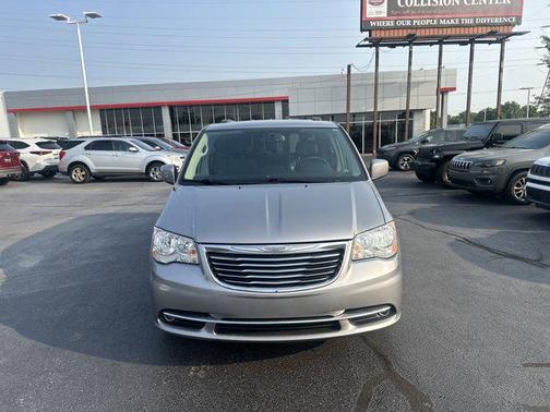 2016 Chrysler Town & Country Touring