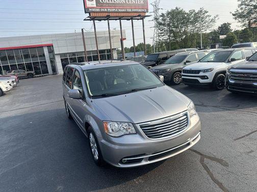 2016 Chrysler Town & Country Touring