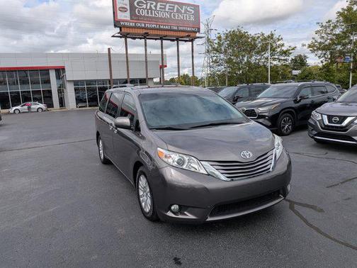 2017 Toyota Sienna XLE