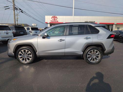 Silver Sky Metallic 2019 Toyota RAV4 Limited