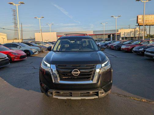 2023 Nissan Pathfinder SL 4WD