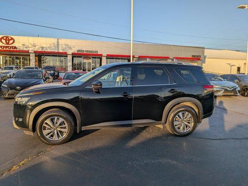 2023 Nissan Pathfinder SL 4WD