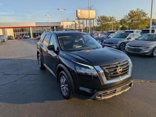 2023 Nissan Pathfinder SL 4WD