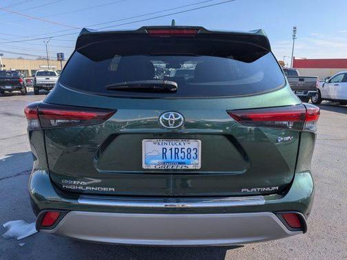 2025 Toyota Highlander Hybrid Platinum