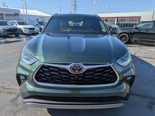 2025 Toyota Highlander Hybrid Platinum