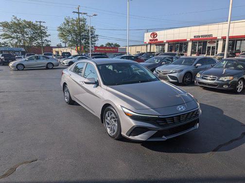 2024 Hyundai ELANTRA HEV Blue