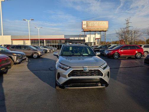 2024 Toyota RAV4 Hybrid SE