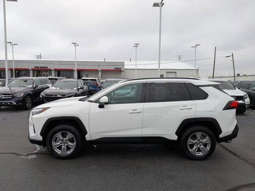 2022 Toyota RAV4 XLE