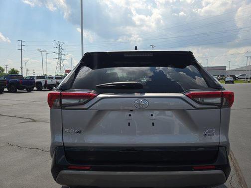 2025 Toyota RAV4 Hybrid SE