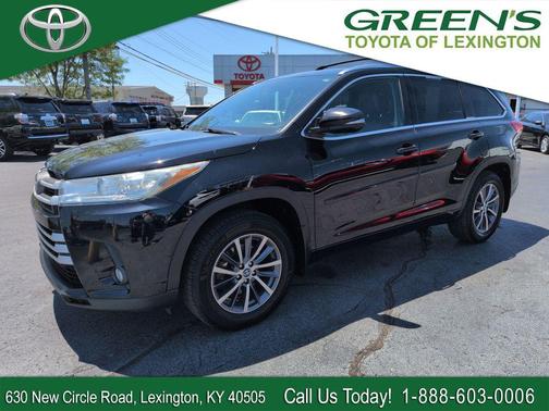 Midnight Black Metallic 2018 Toyota Highlander XLE