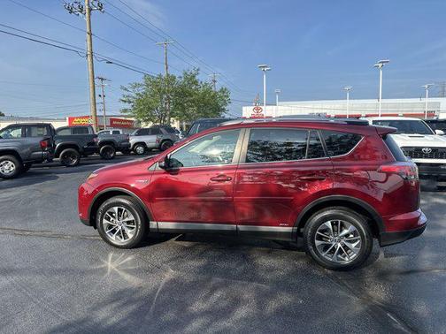 2018 Toyota RAV4 Hybrid SE