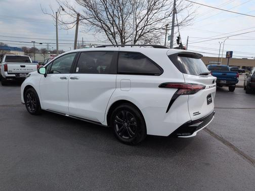 2025 Toyota Sienna XSE 7 Passenger