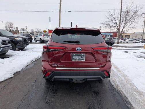 2023 Toyota Highlander Hybrid XLE