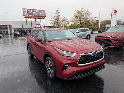 2024 Toyota Highlander Hybrid XLE