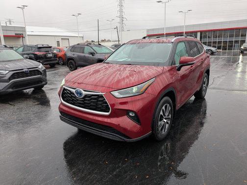 2024 Toyota Highlander Hybrid XLE