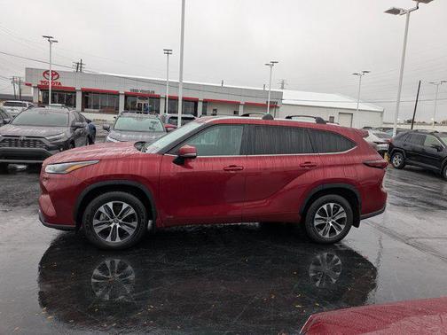 2024 Toyota Highlander Hybrid XLE