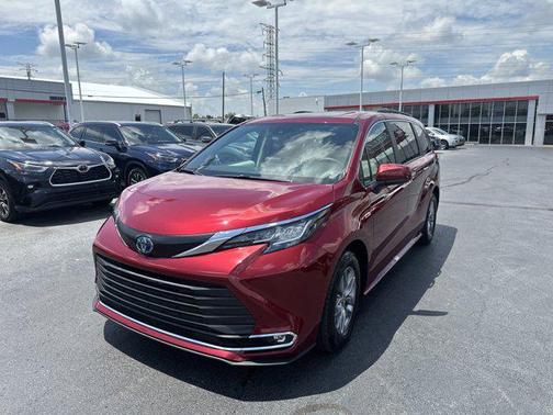 2023 Toyota Sienna XLE 7 Passenger