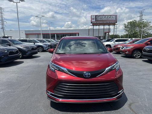 2023 Toyota Sienna XLE 7 Passenger