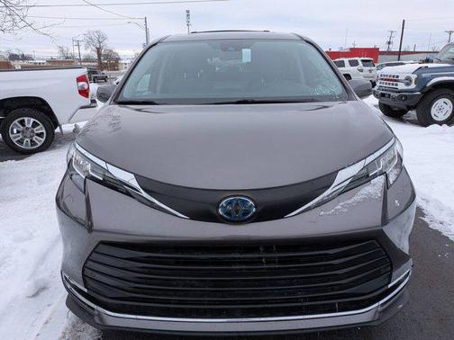 2023 Toyota Sienna XLE