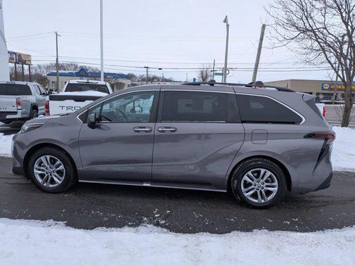 2023 Toyota Sienna XLE