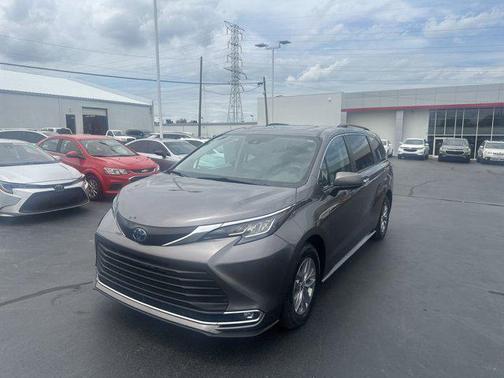 2022 Toyota Sienna XLE 7 Passenger