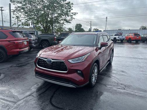 2021 Toyota Highlander Hybrid Platinum