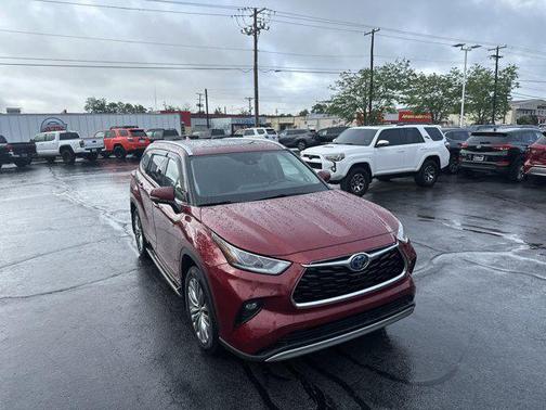 2021 Toyota Highlander Hybrid Platinum
