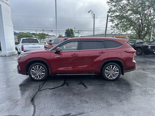 2021 Toyota Highlander Hybrid Platinum