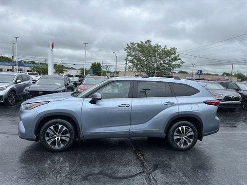 2023 Toyota Highlander Hybrid XLE