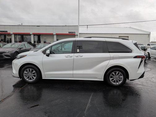 2024 Toyota Sienna XLE