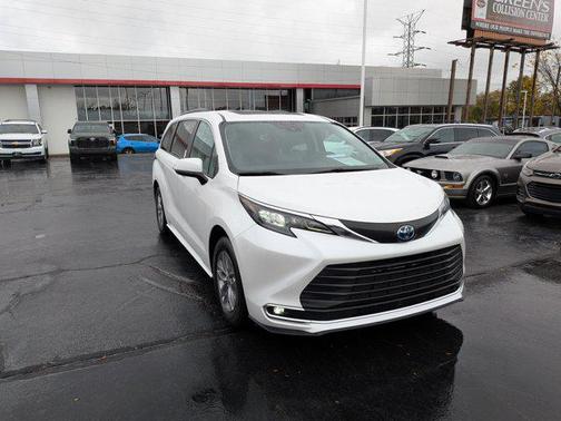 2024 Toyota Sienna XLE