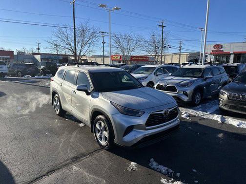Celestial Silver Metallic 2022 Toyota Highlander L
