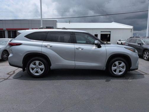 Celestial Silver Metallic 2022 Toyota Highlander L