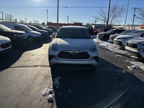 Celestial Silver Metallic 2022 Toyota Highlander L