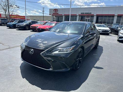 2023 Lexus ES 300h F SPORT Handling