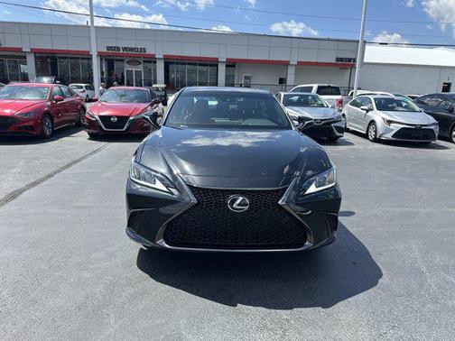 2023 Lexus ES 300h F SPORT Handling