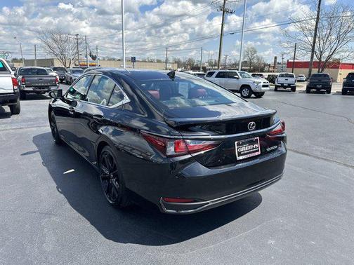 2023 Lexus ES 300h F SPORT Handling