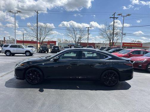 2023 Lexus ES 300h F SPORT Handling