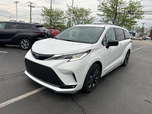 2021 Toyota Sienna XSE 7 Passenger