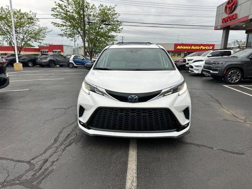 2021 Toyota Sienna XSE 7 Passenger